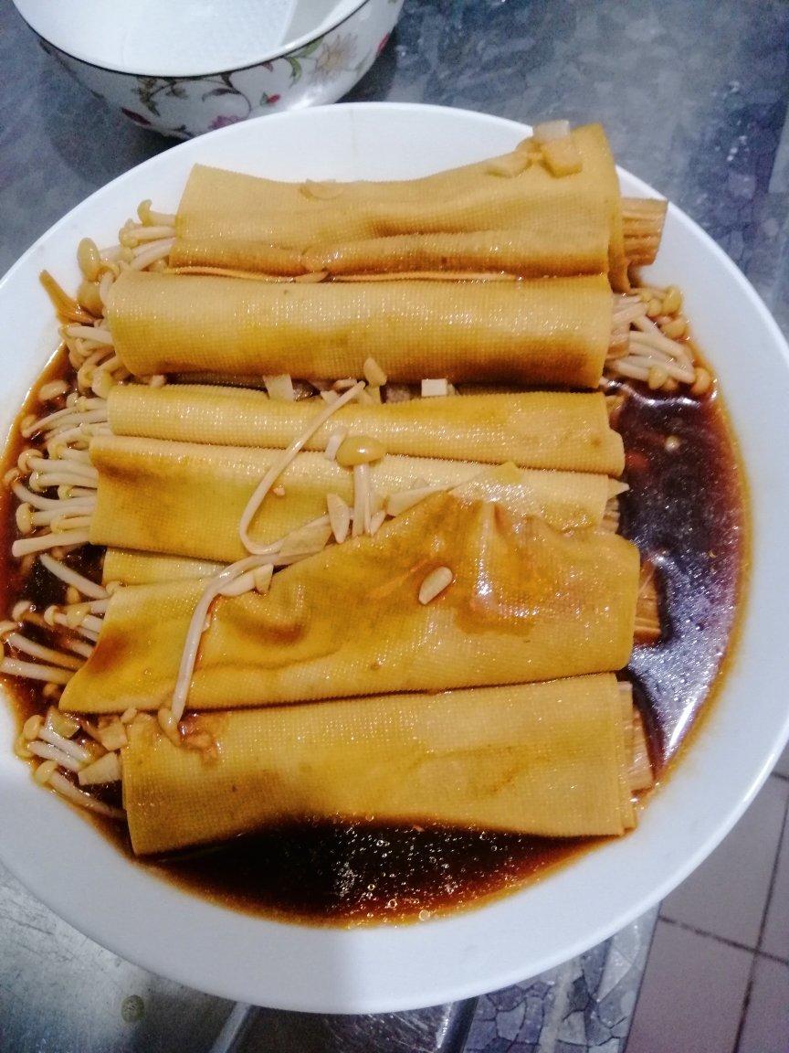 金针菇豆皮卷