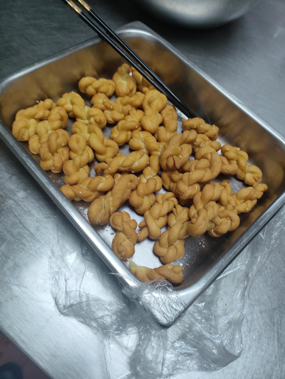 酥脆麻花/香酥脆甜奶香小麻花（超简单配料）后附套环儿