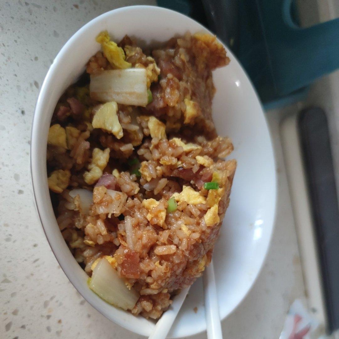 超级好吃的酱油火腿蛋炒饭！