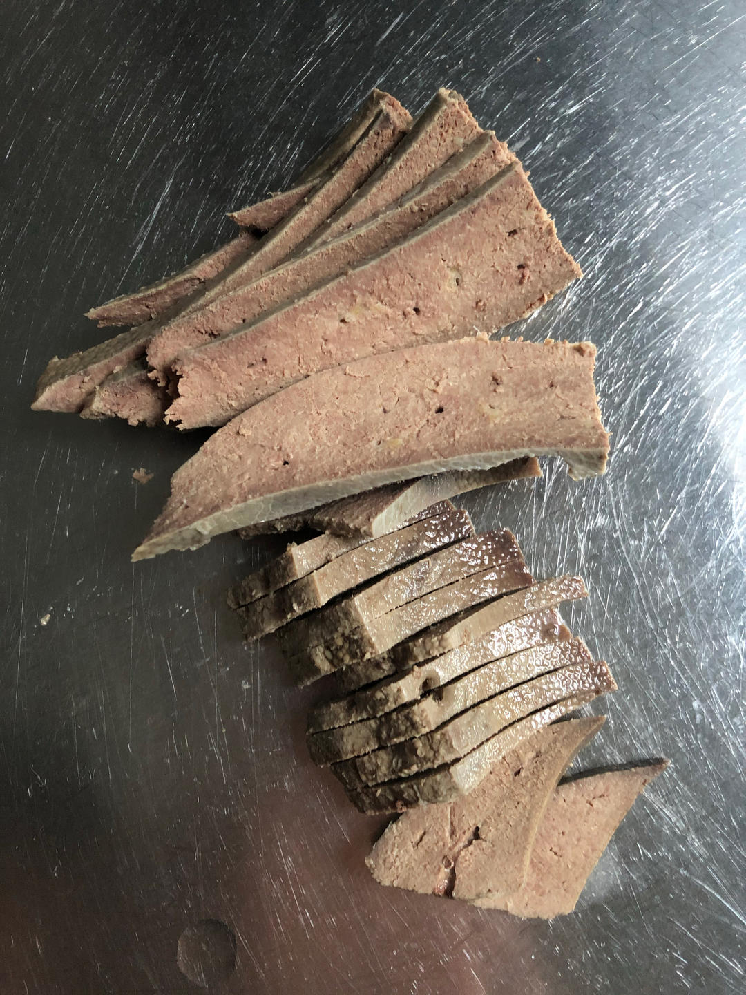 连着做了两次的盐水猪肝，下酒优秀冷盘。@坏露露的露台食光