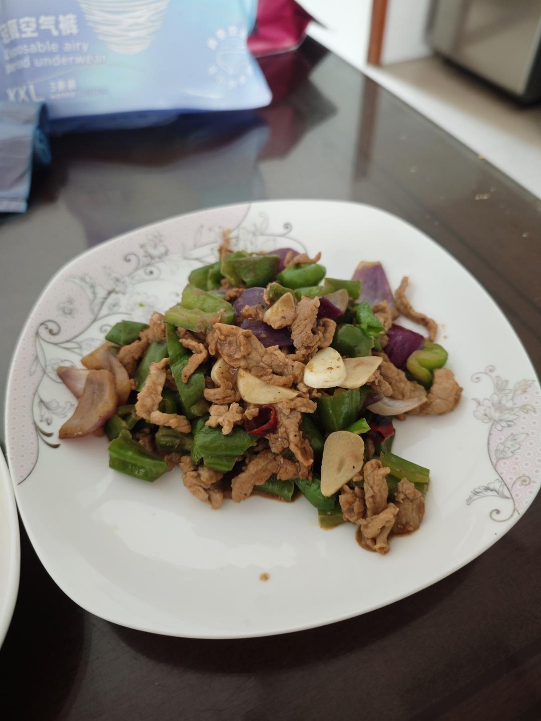 下饭菜：洋葱青椒炒肉片