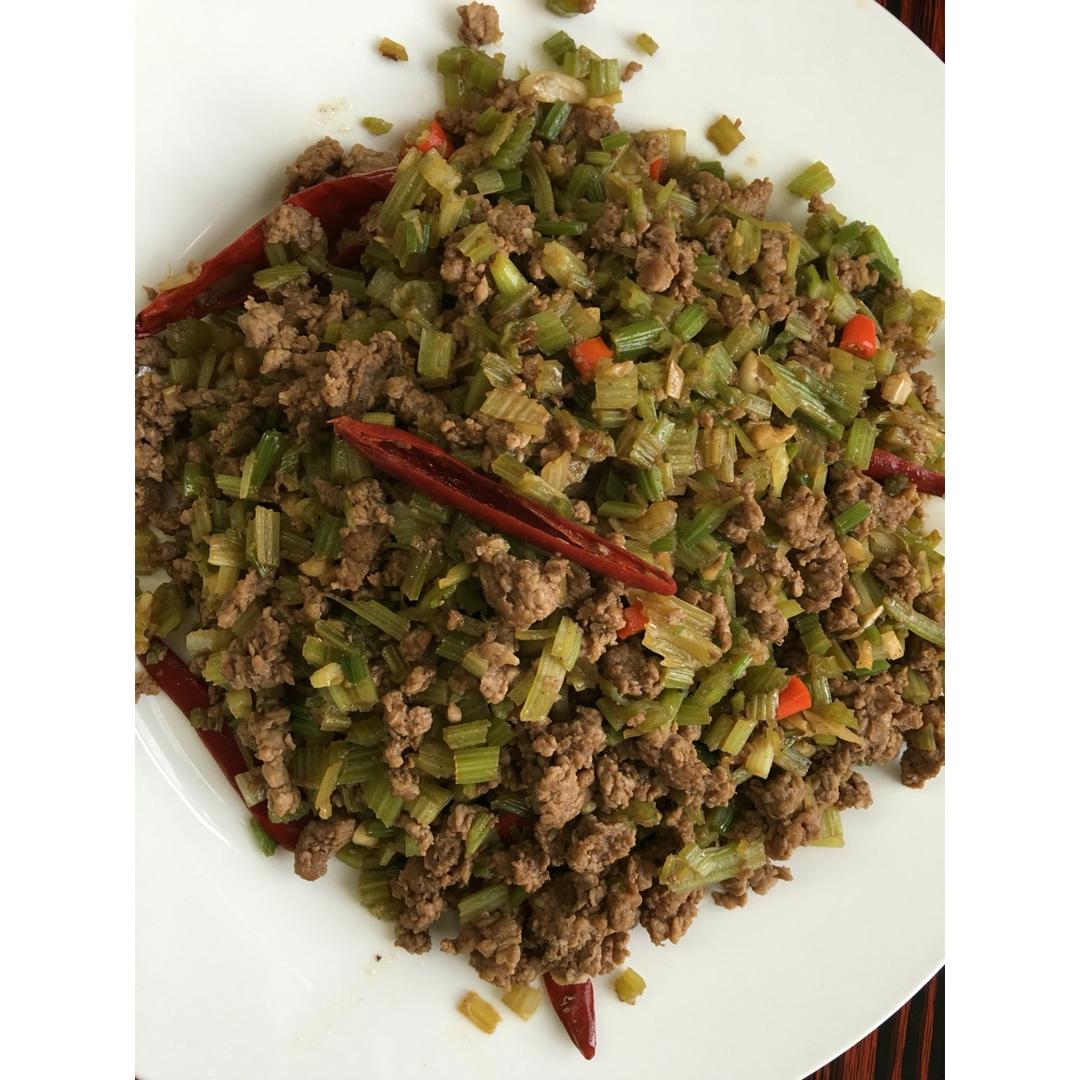 芹菜牛肉末「下饭神器」