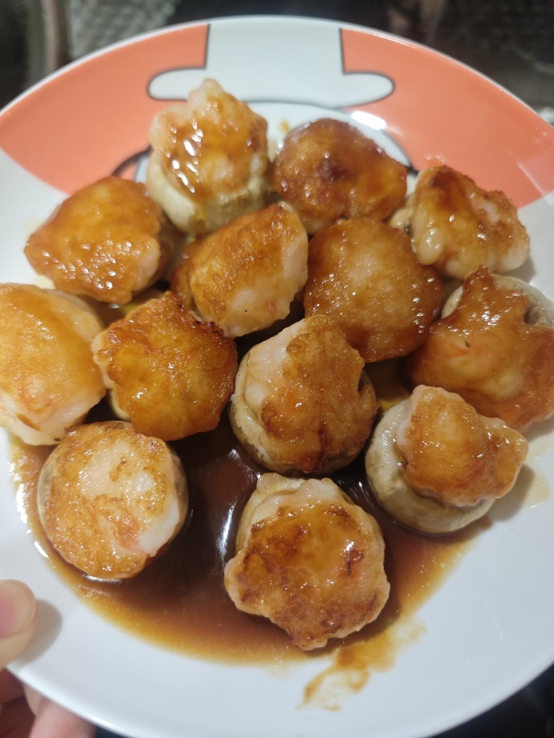 一口爆汁的虾滑酿口蘑