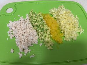 宝宝成熟期辅食-鸡肉白菜彩椒角瓜稀饭（12个月以上）的做法 步骤2