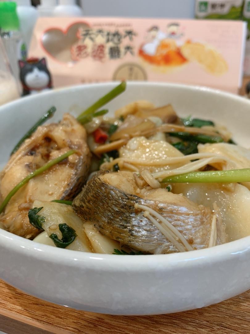 鲈鱼啫啫煲