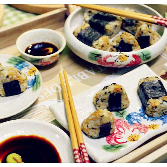 海苔肉松饭团