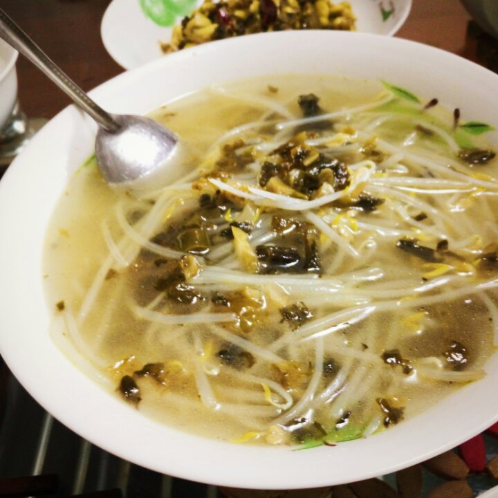 芦荻青青做的豆芽汤