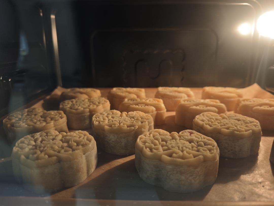 广式月饼—蛋黄莲蓉月饼