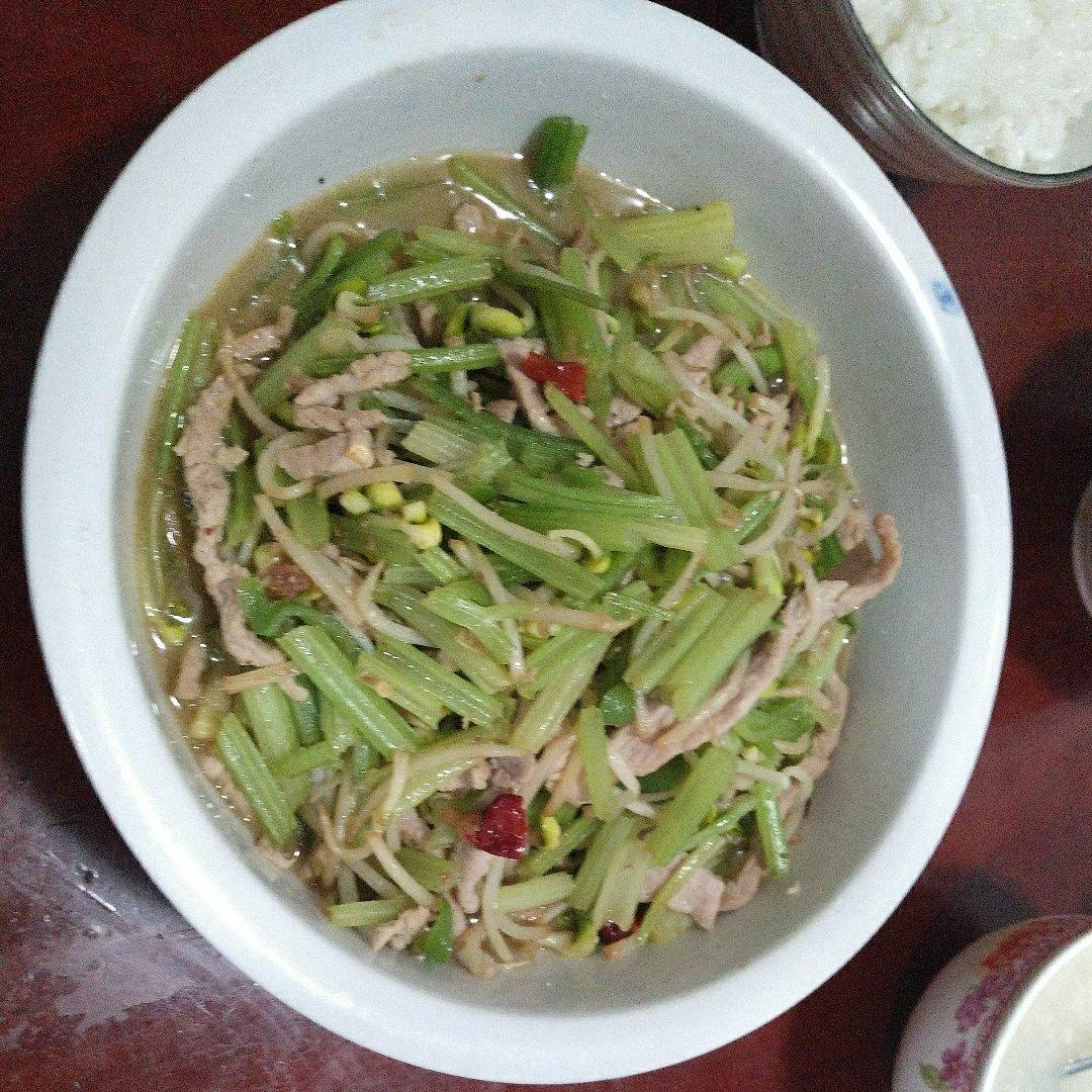 芹菜炒肉