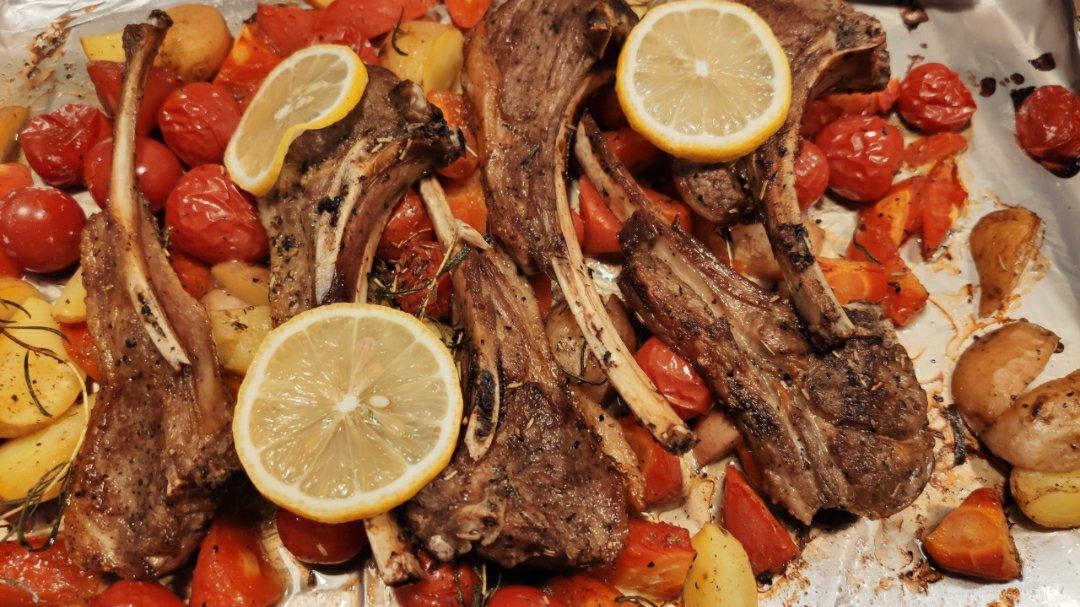 在家也能做西餐之               高颜值迷迭香烤羊排