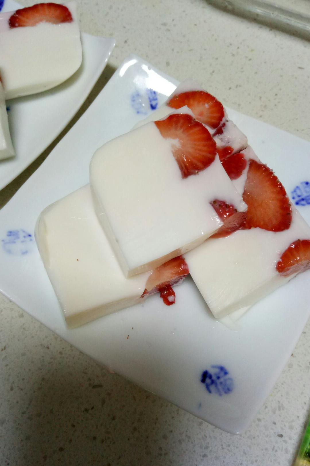 日本大热的草莓牛奶羊羹