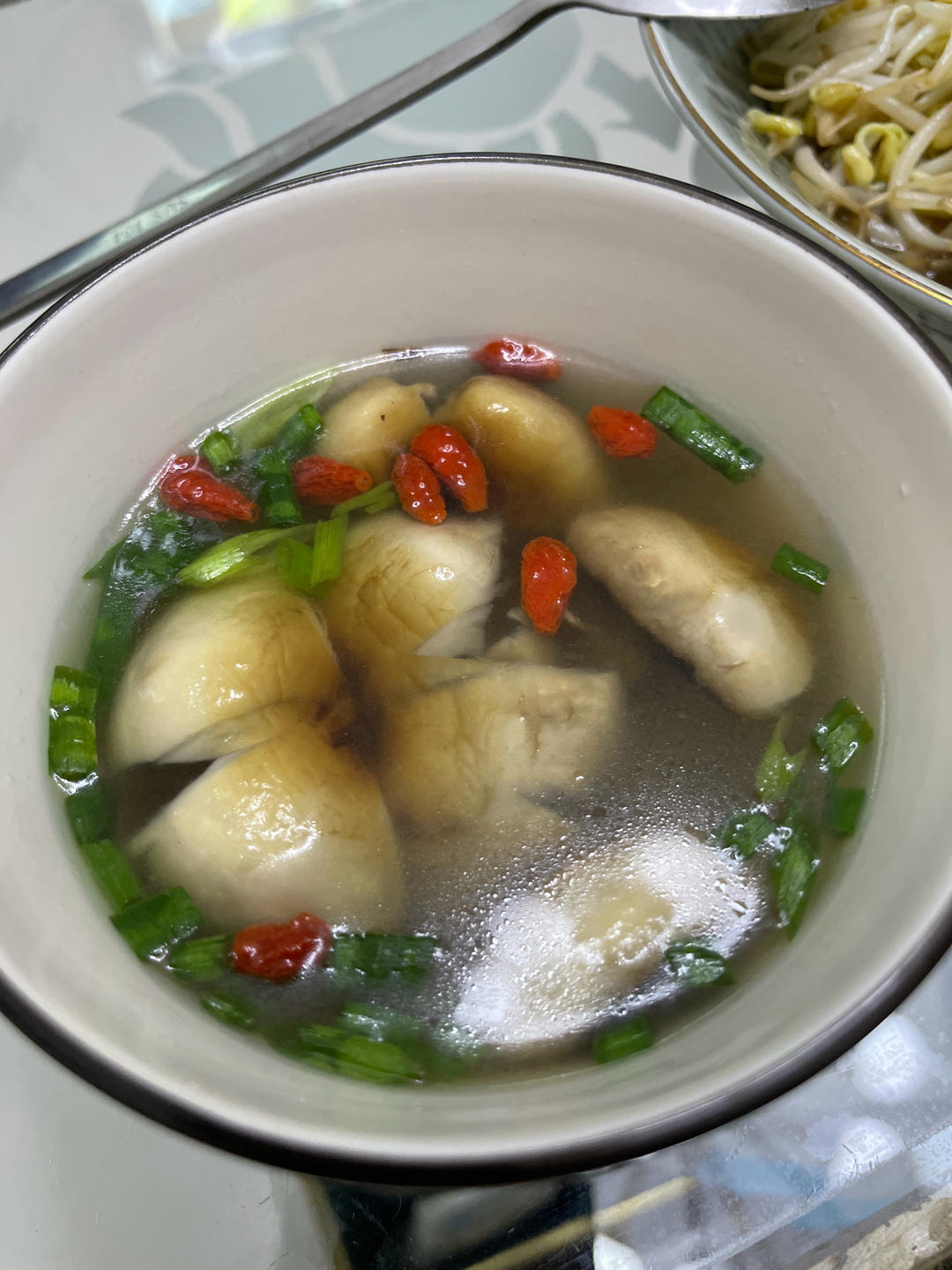 明明是素汤 却鲜得像鸡汤一样的「口蘑汤」