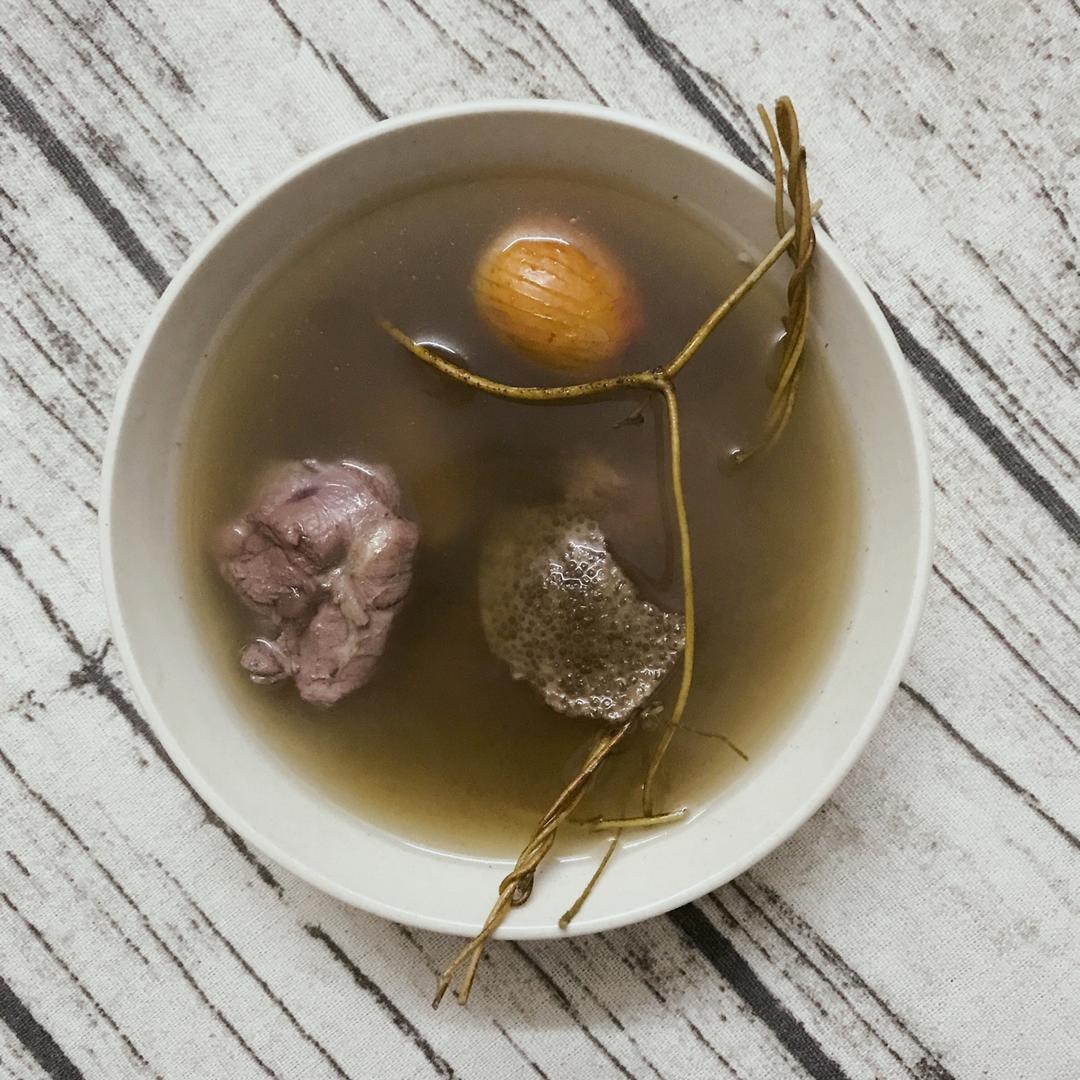猪横脷煲鸡骨草