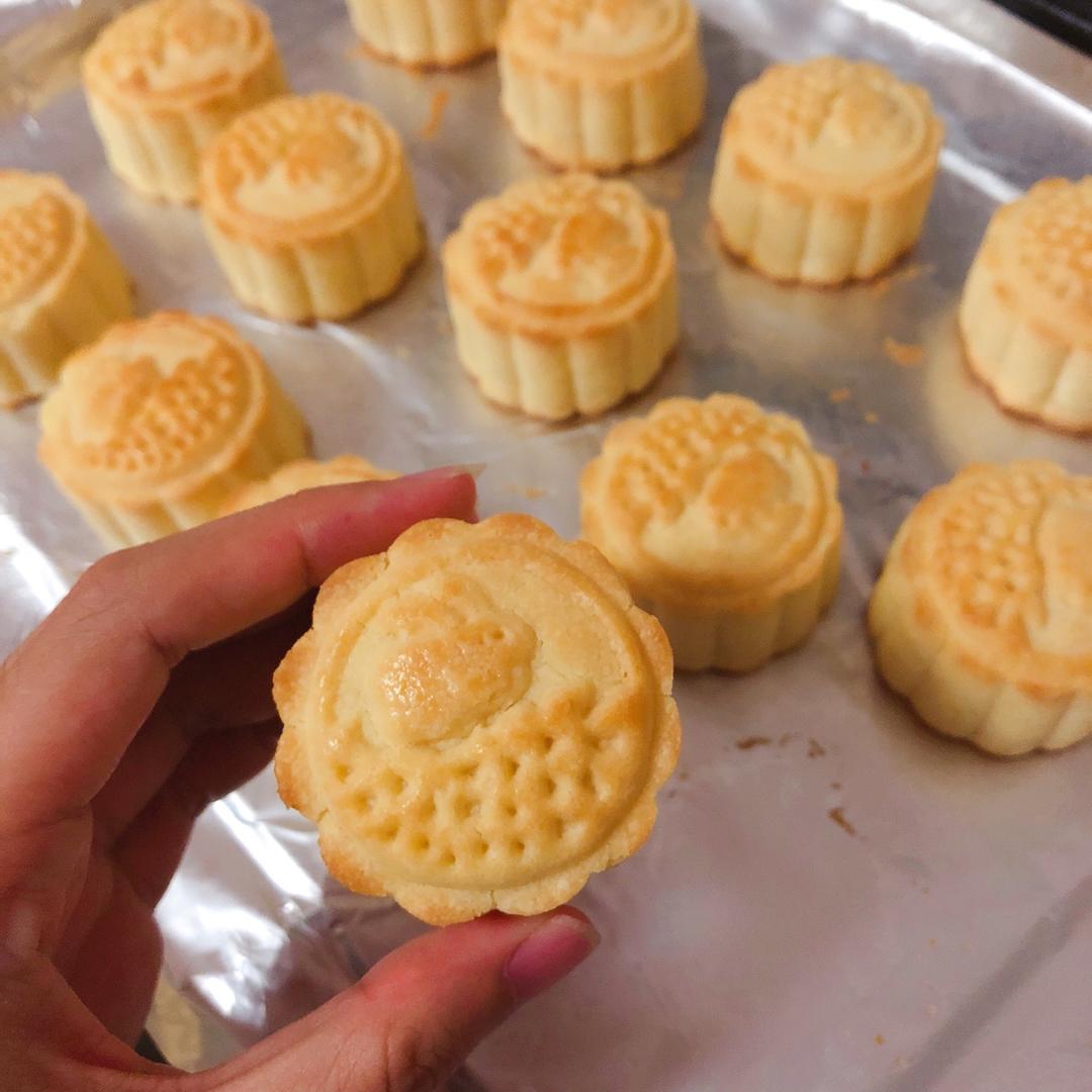 酥皮奶黄月饼