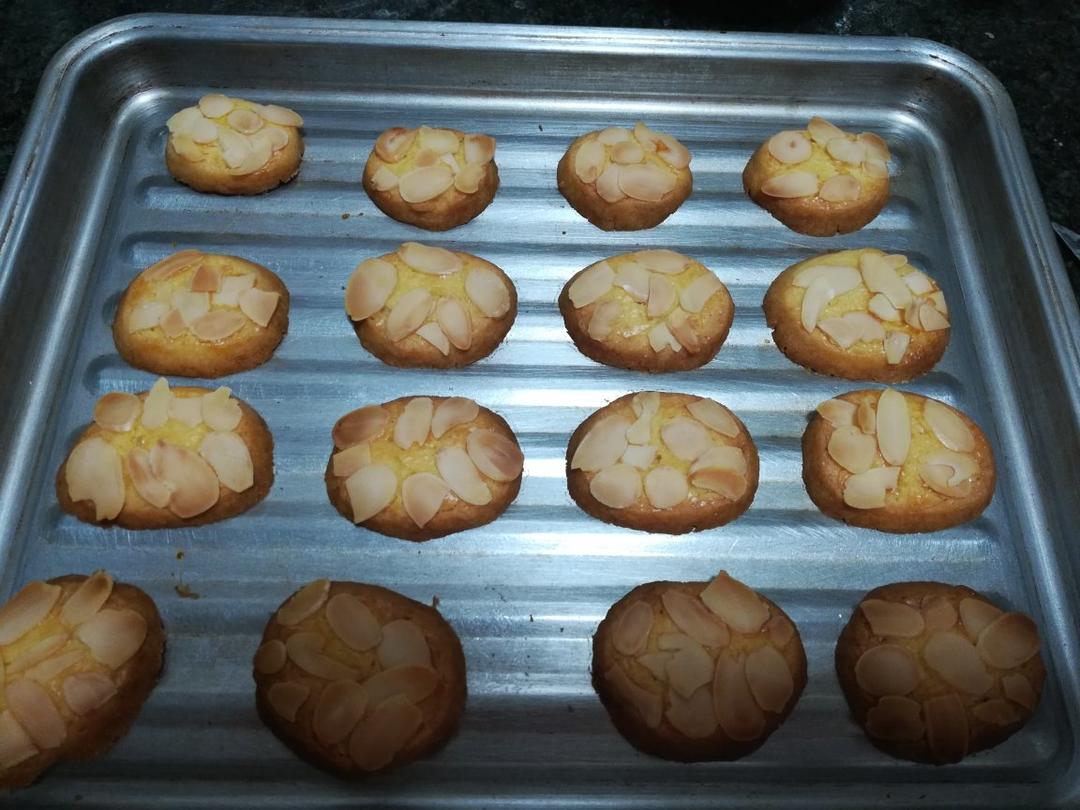 酥的掉渣的杏仁曲奇饼干