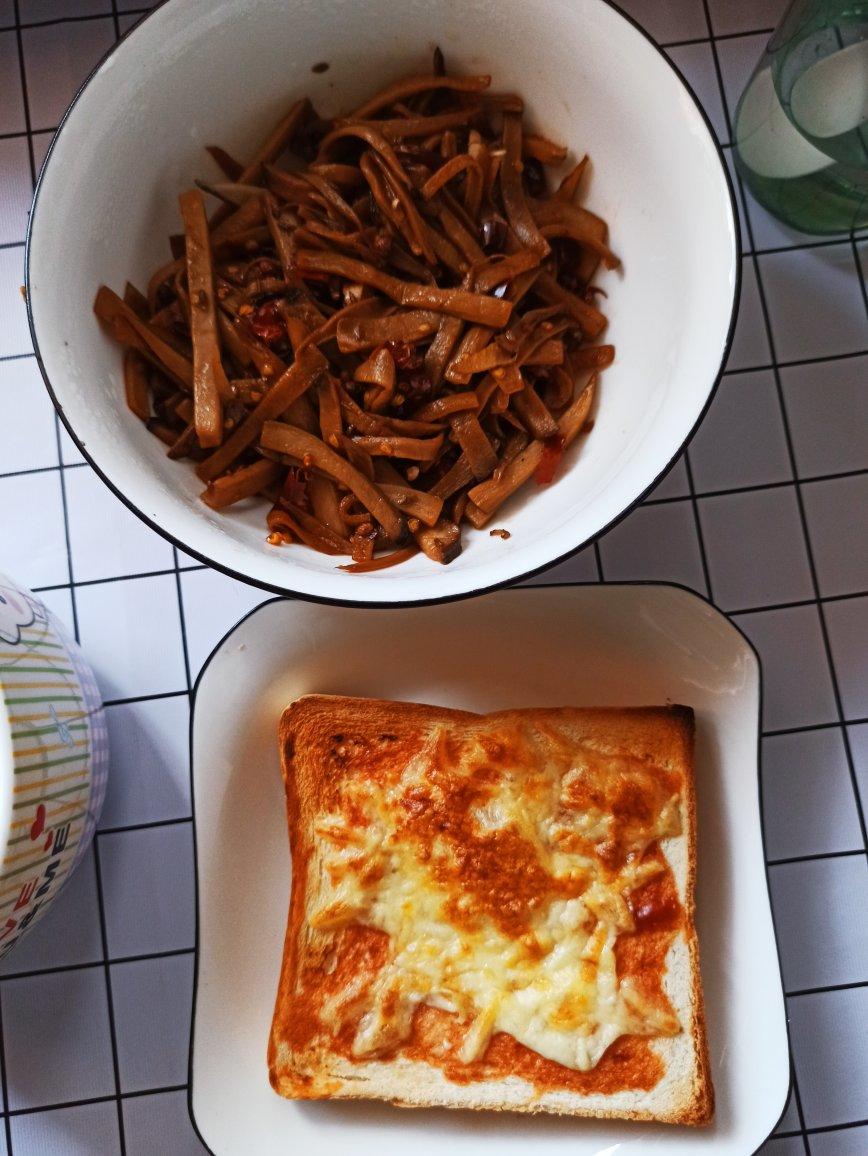 厨师长教你：“冷吃杏鲍菇”的创新做法，这味道好吃得停不下来