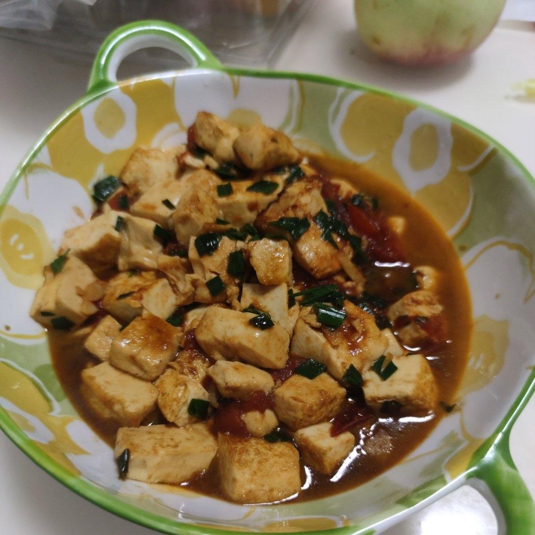 不放肉也超下饭的葱焖豆腐