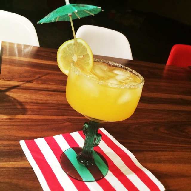 什么都没写吧做的雪花凤梨菲士鸡尾酒pineapplefizz