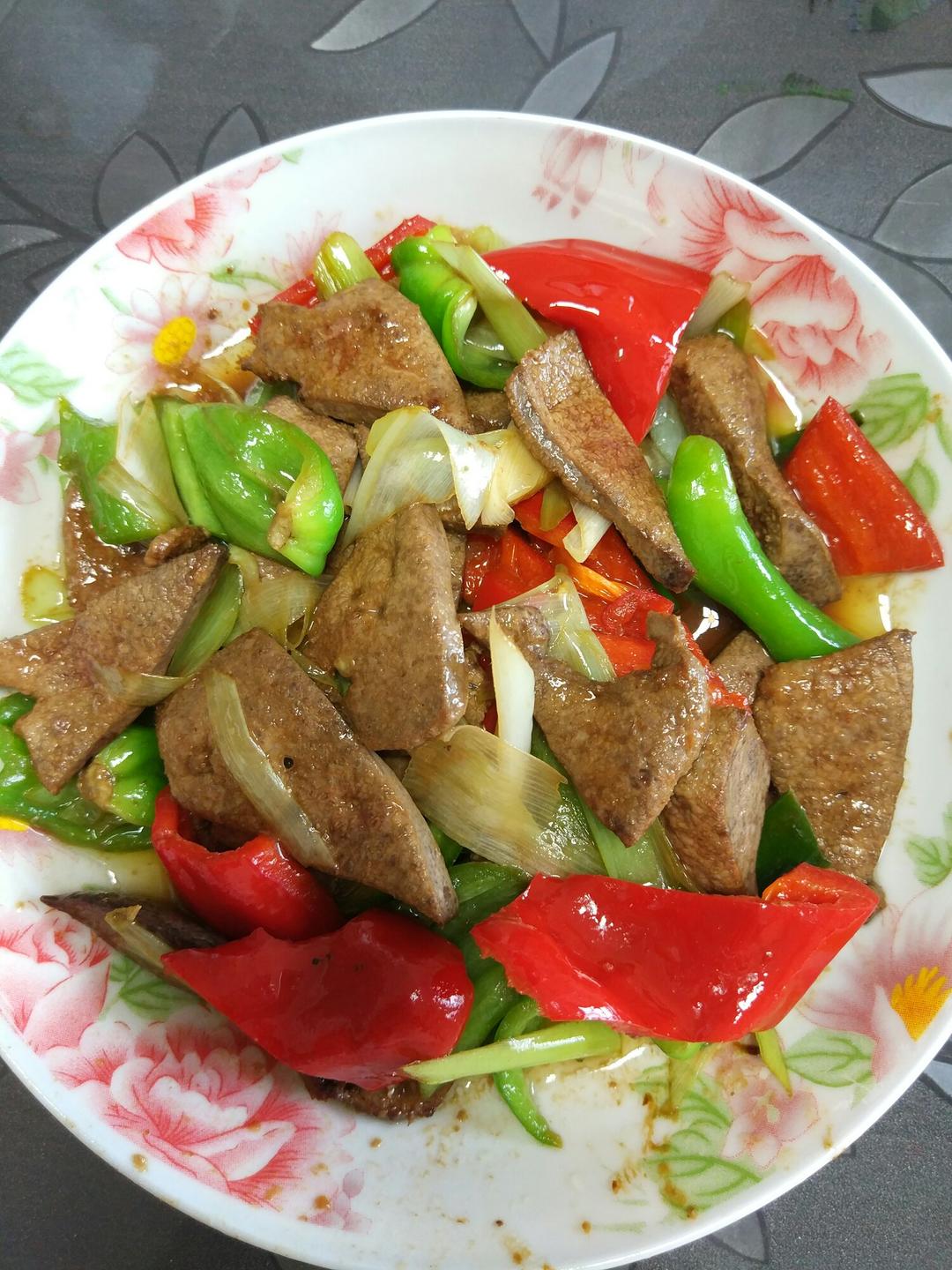 今天卖相味道都不错,大火快爆,很嫩,就是油多放了一点 赞 猪肝,青辣椒