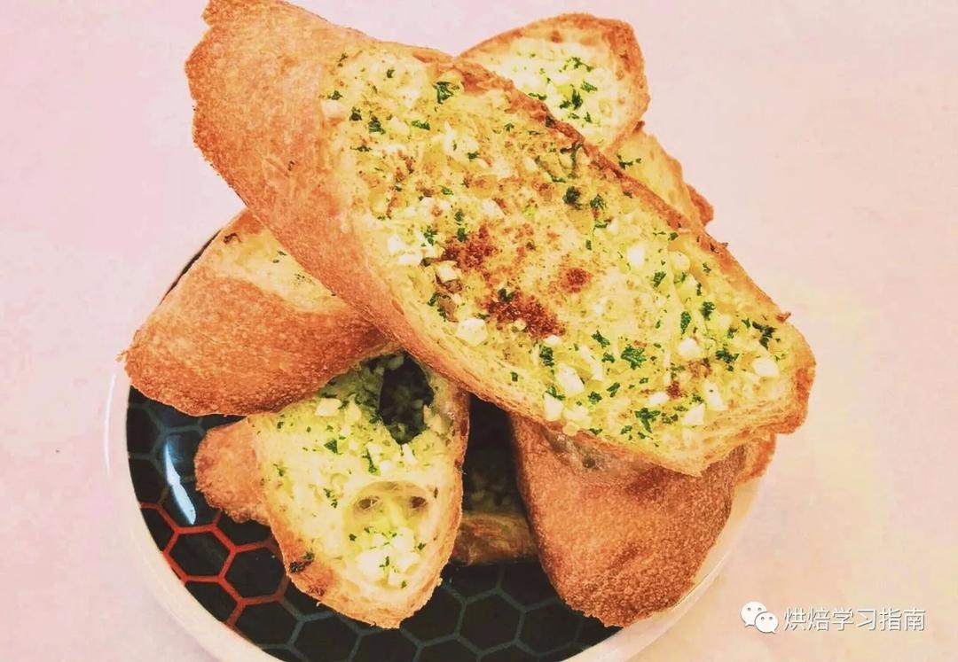 闻到味道就会饿的超级快手面包～蒜香法棍🥖的做法