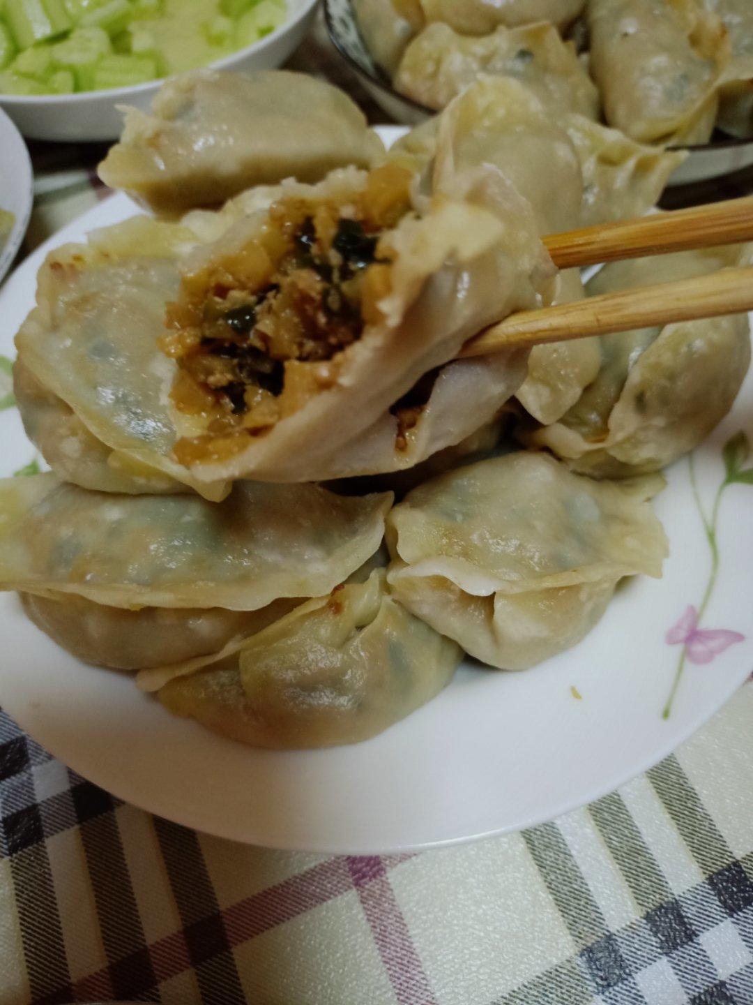 莜面全麦面萝卜干韭菜馅蒸饺