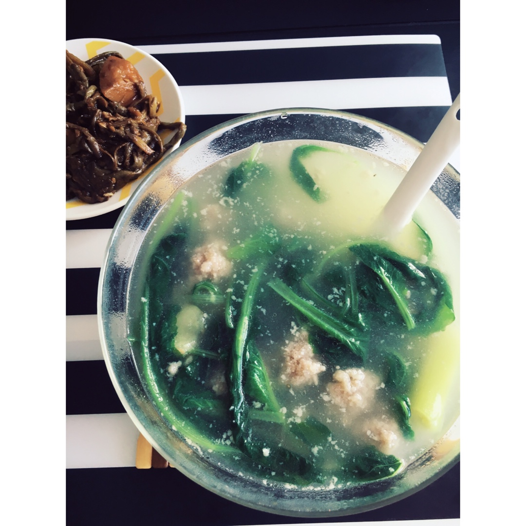 小白菜汆丸子