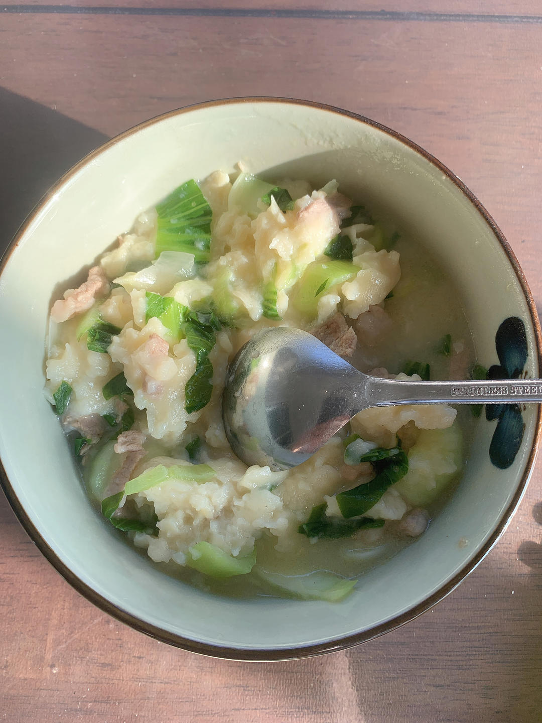 不用揉面就能吃的美味面食——西红柿小鱼面疙瘩