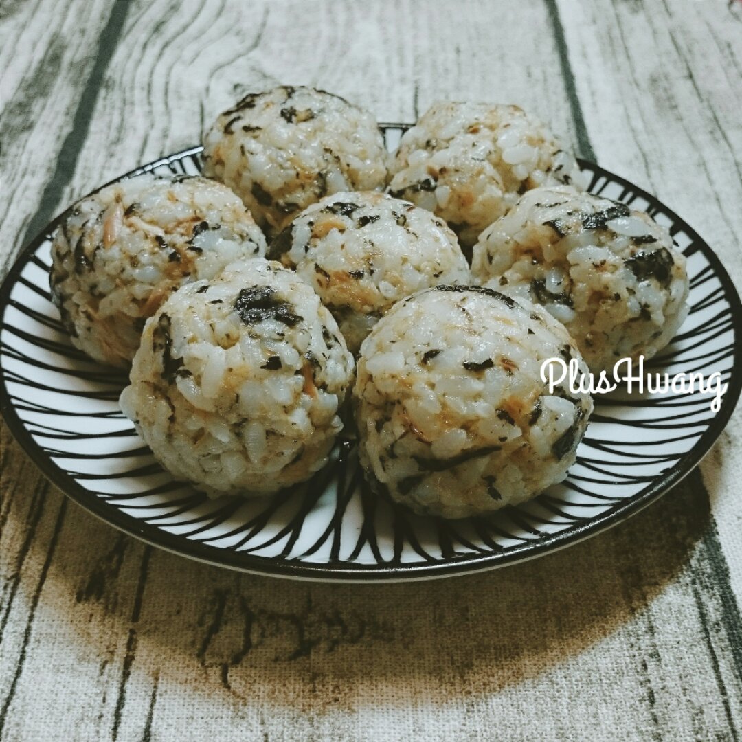 韩式金枪鱼海苔拌饭～饭团