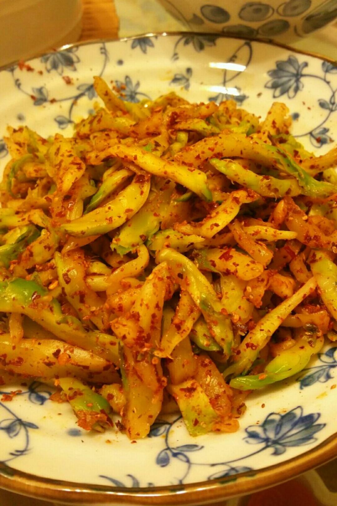 满满的兜兜做的辣鲜脆儿菜