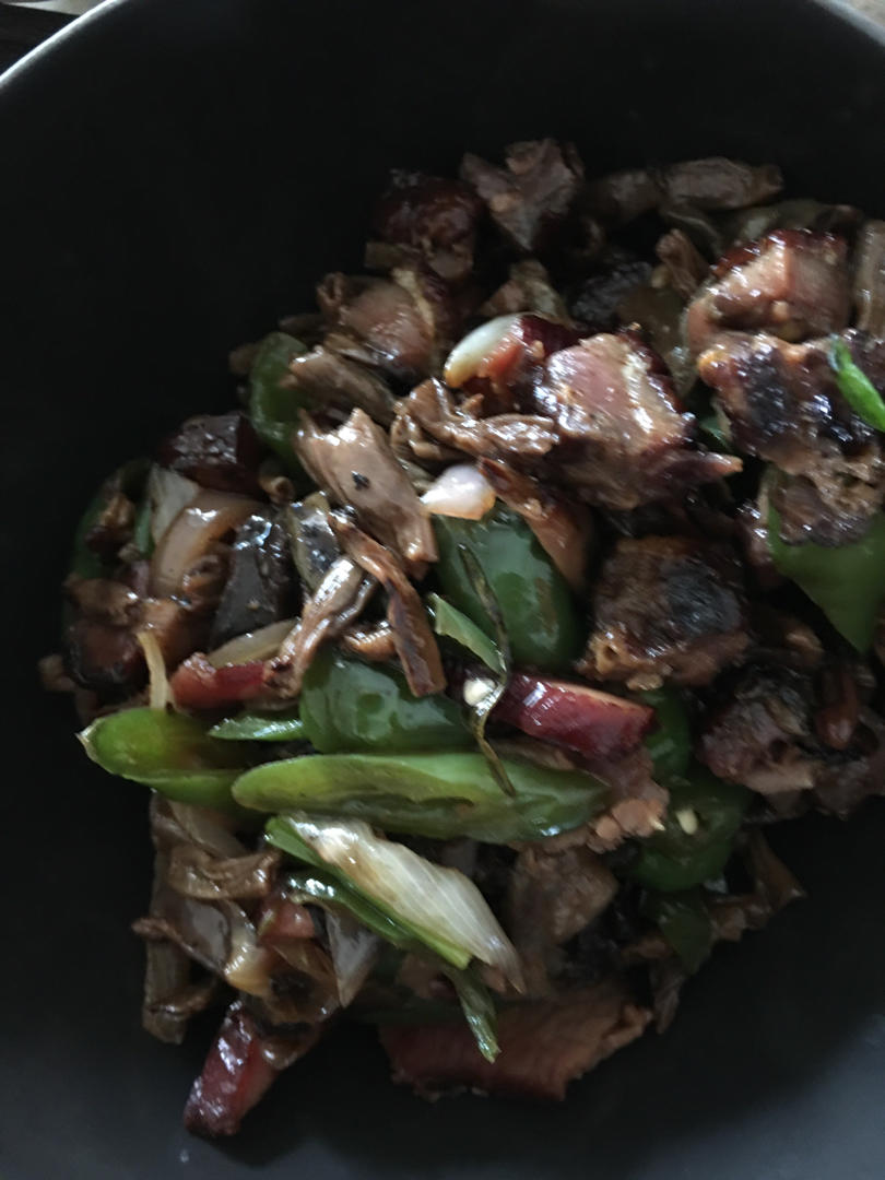 蒜苗青椒炒腊肉