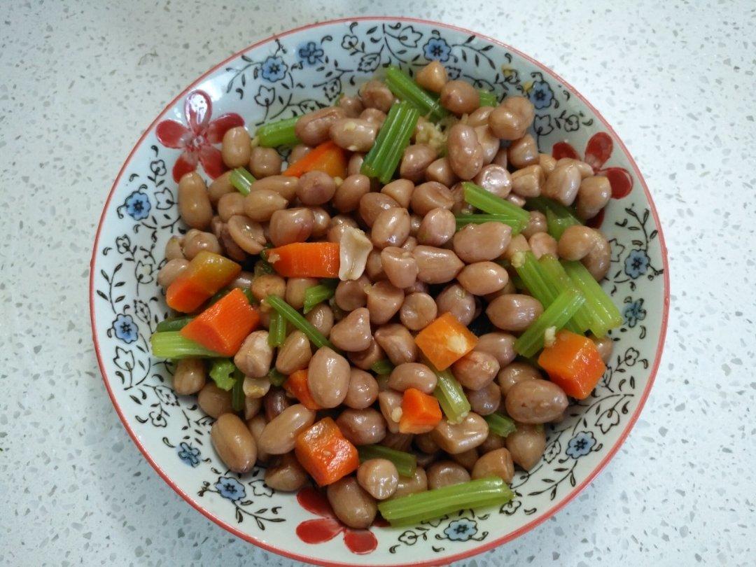 凉拌芹菜花生米胡萝卜