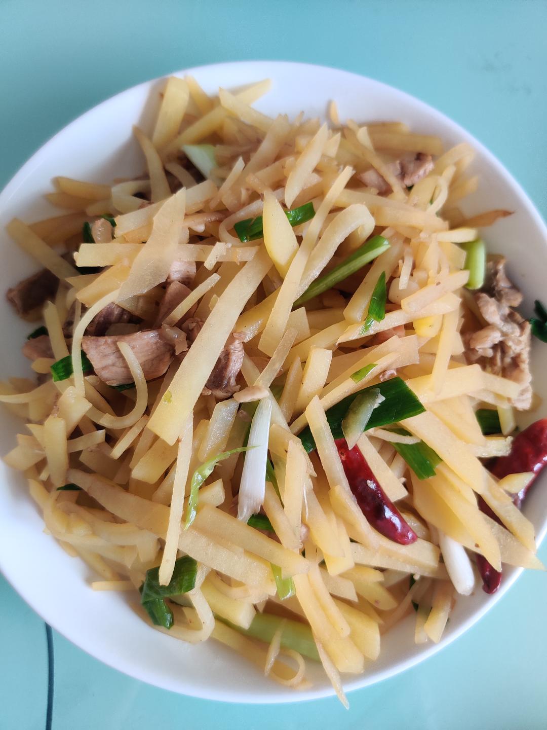 土豆丝蒜苗炒肉