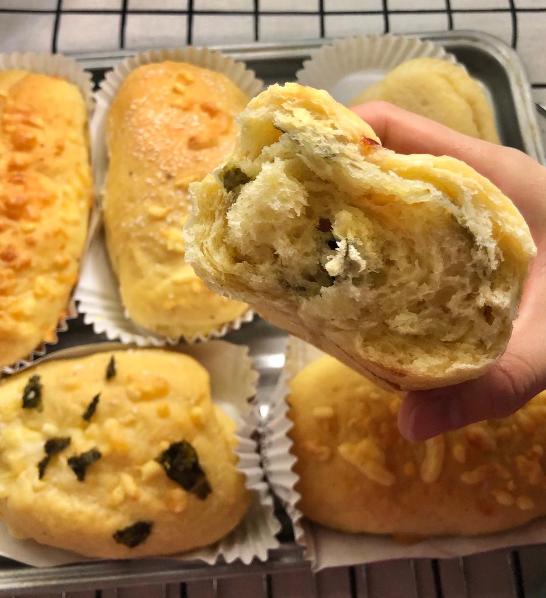 如棉花般松软的海苔肉松面包