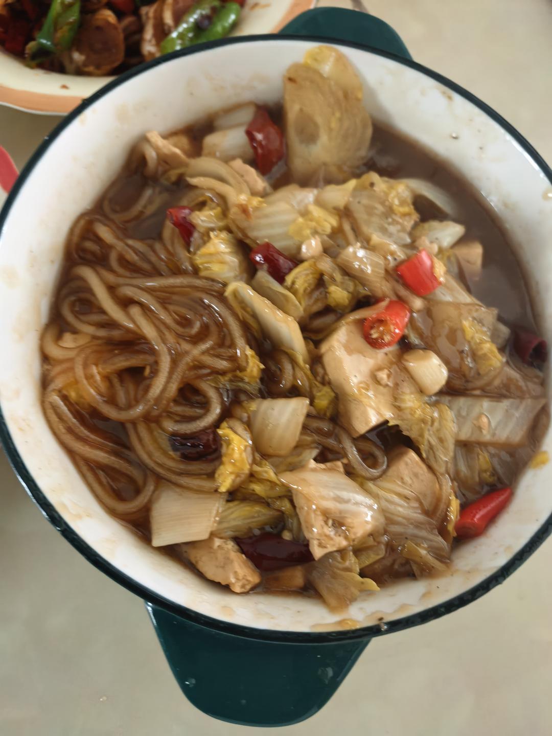 家常白菜粉条炖豆腐