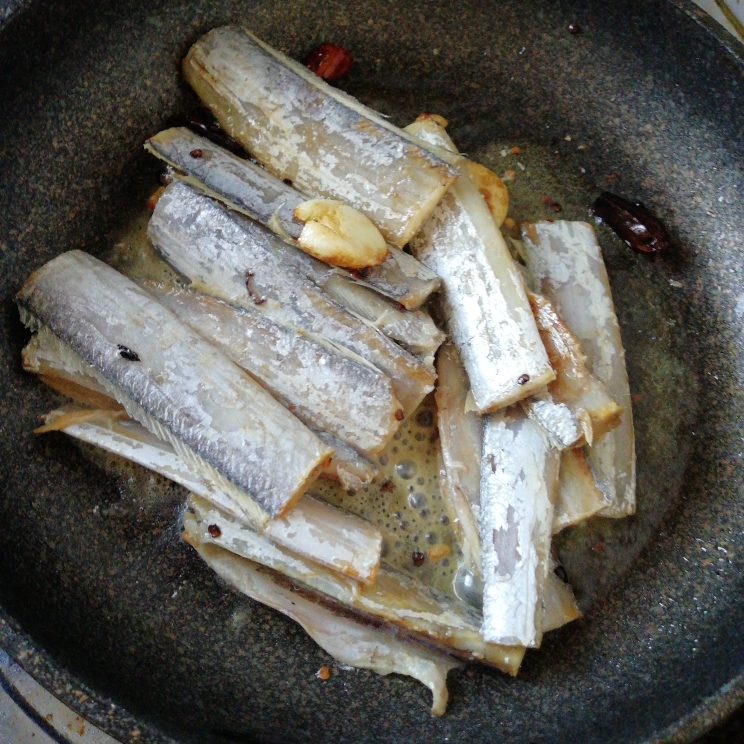 彭氏红烧带鱼的做法 步骤4