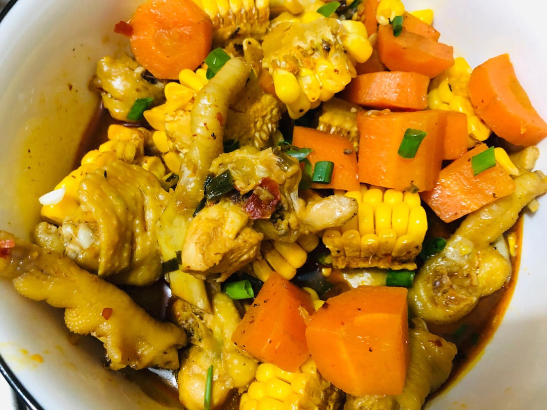 火爆餐厅的鸡翅鸡爪煲，软嫩鲜香，入口即化