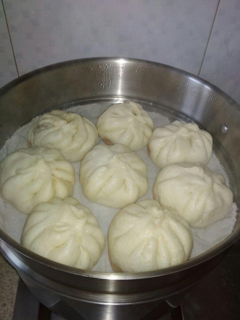 松软多汁的肉包子