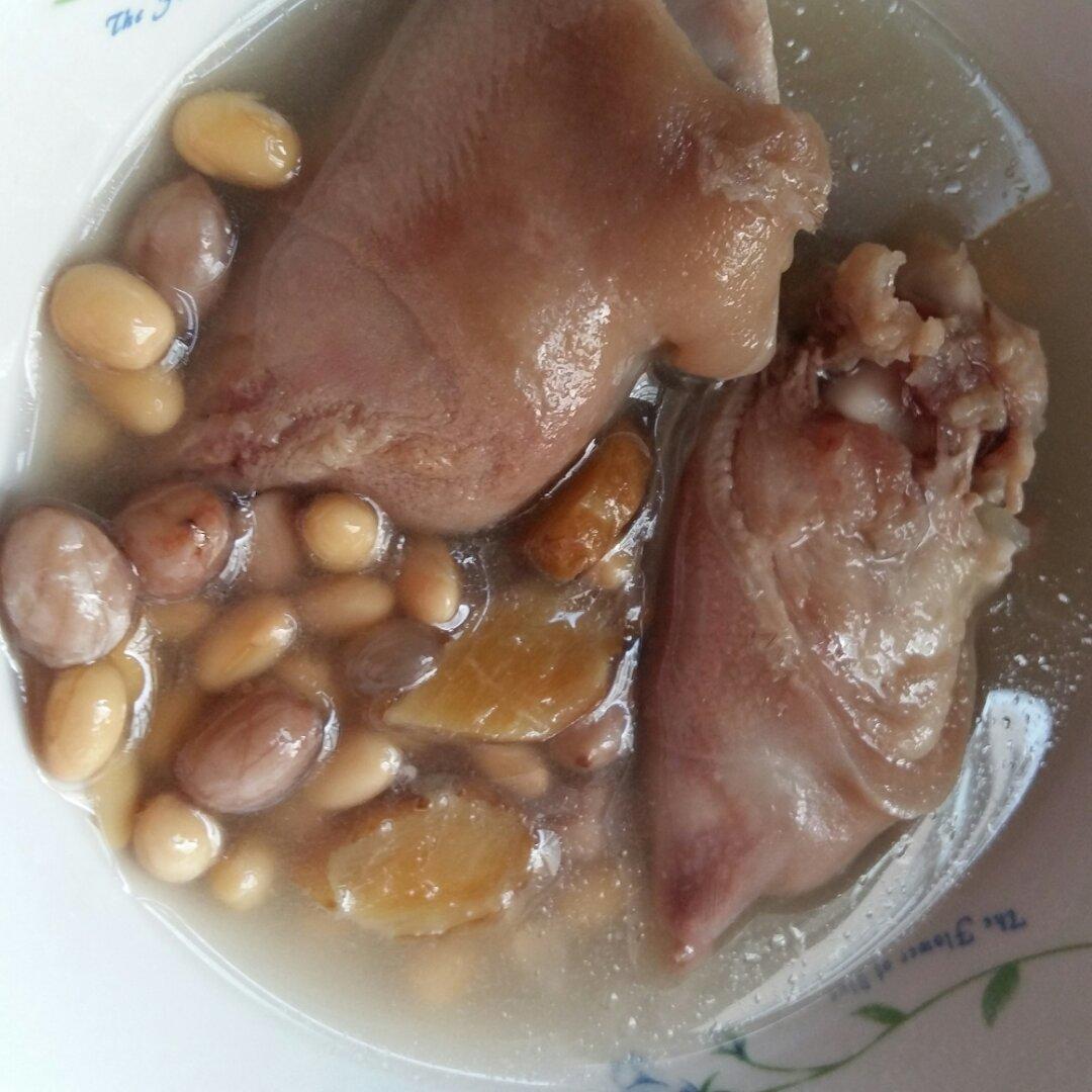 黄豆花生猪脚汤