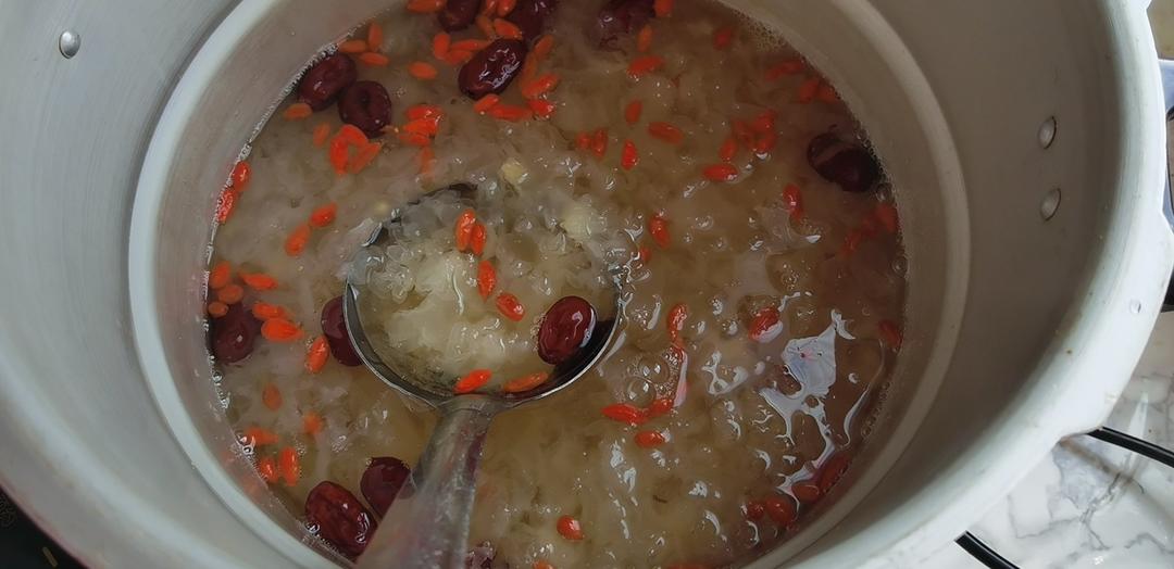 0失败的快速出胶银耳红枣汤（超详细）
