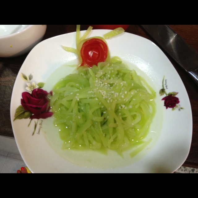 凉拌莴笋