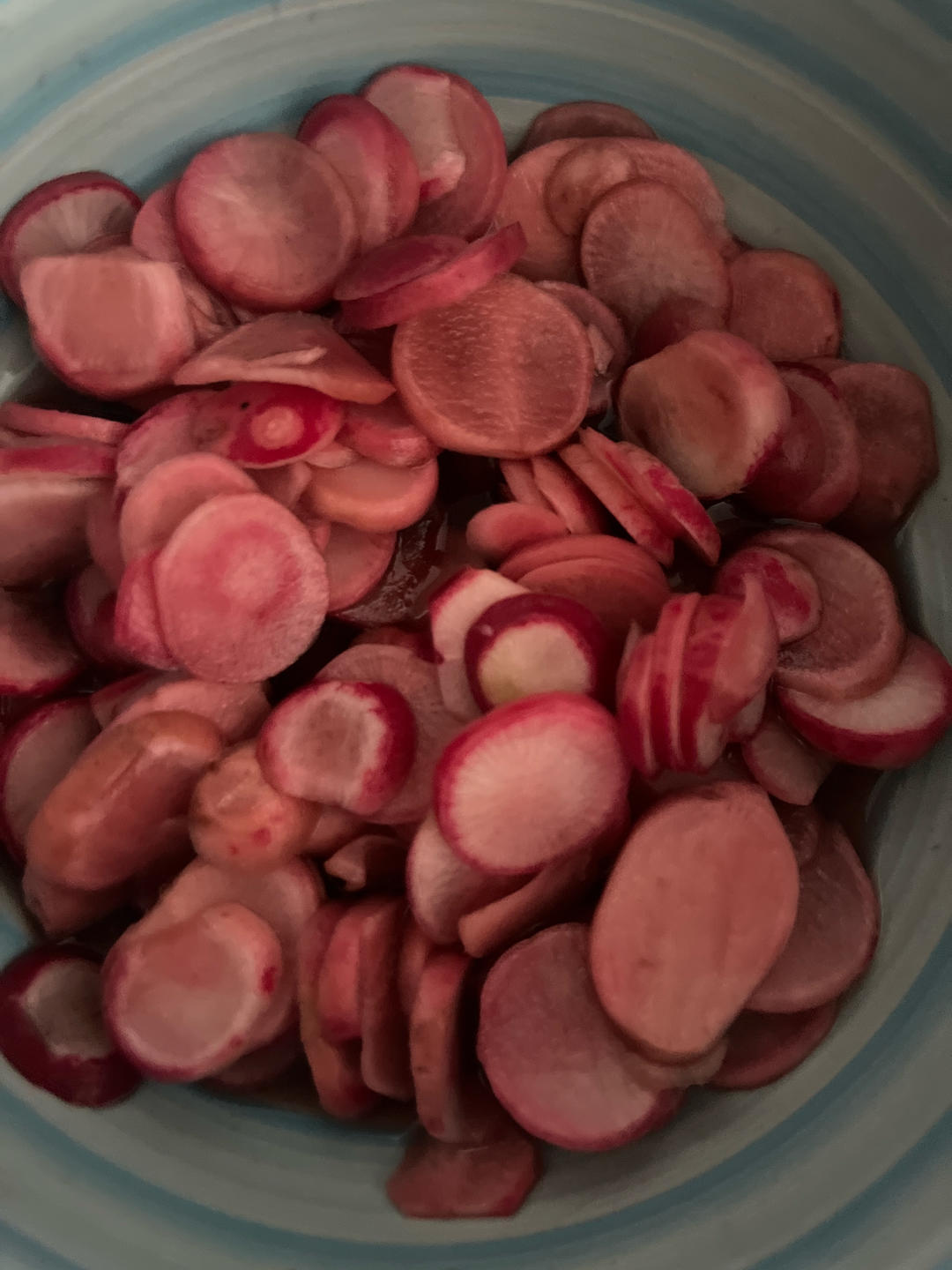 高颜值的凉拌樱桃萝卜