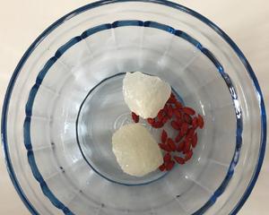 冰糖红枣枸杞薏米水的做法 步骤4