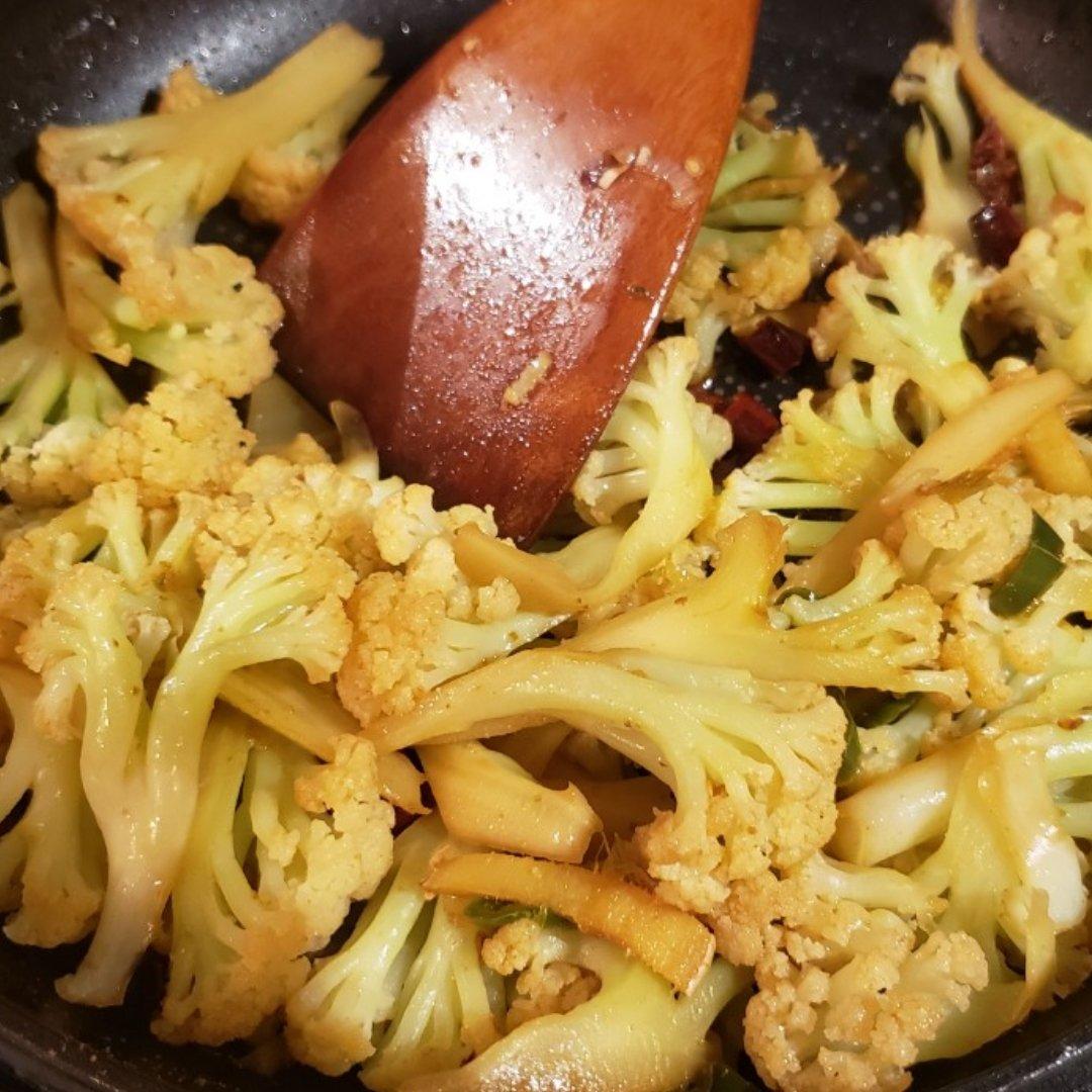 干煸菜花（花菜炒肉）