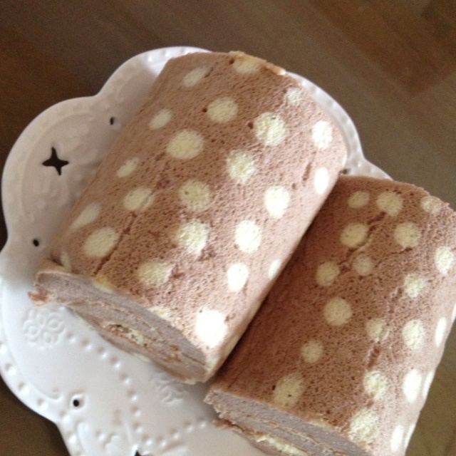 可可奶油波点蛋糕卷