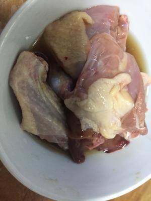 枸杞菌菇鸽子汤的做法 步骤1