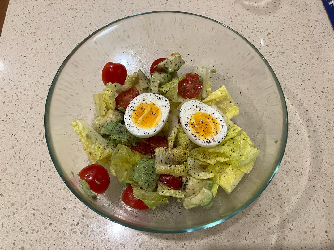 牛油果小番茄鸡蛋生菜沙拉的做法