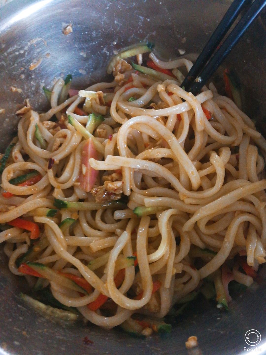 酱鸡蛋拌面