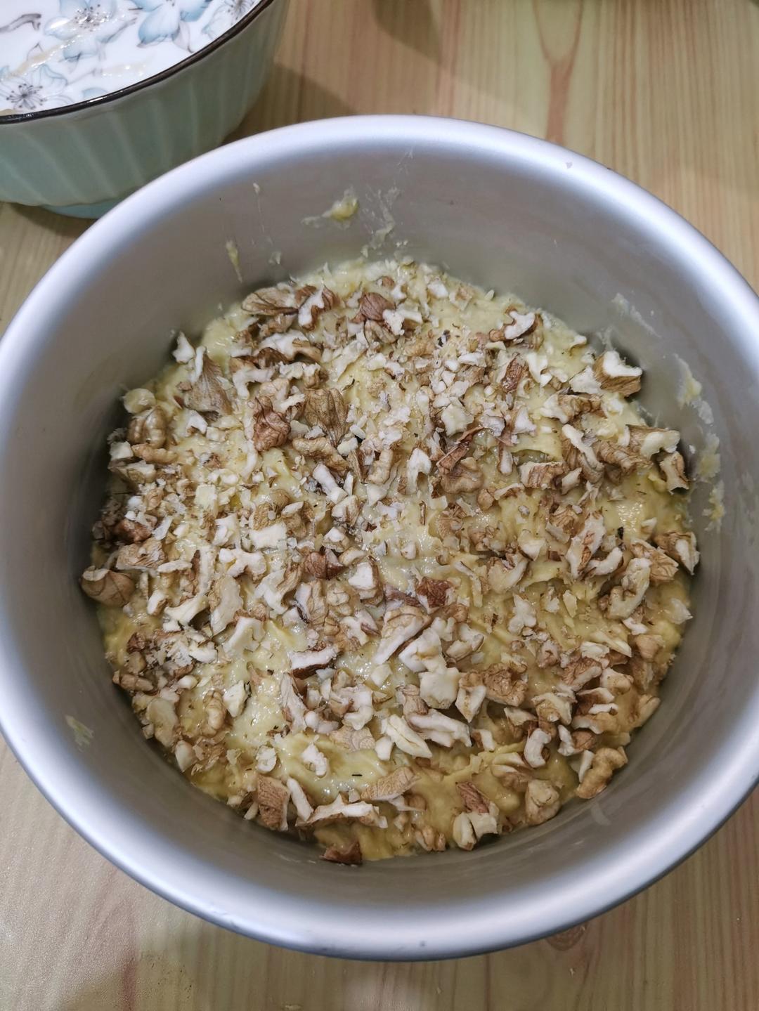 简简单单的香蕉核桃蛋糕（很香很香的咧）