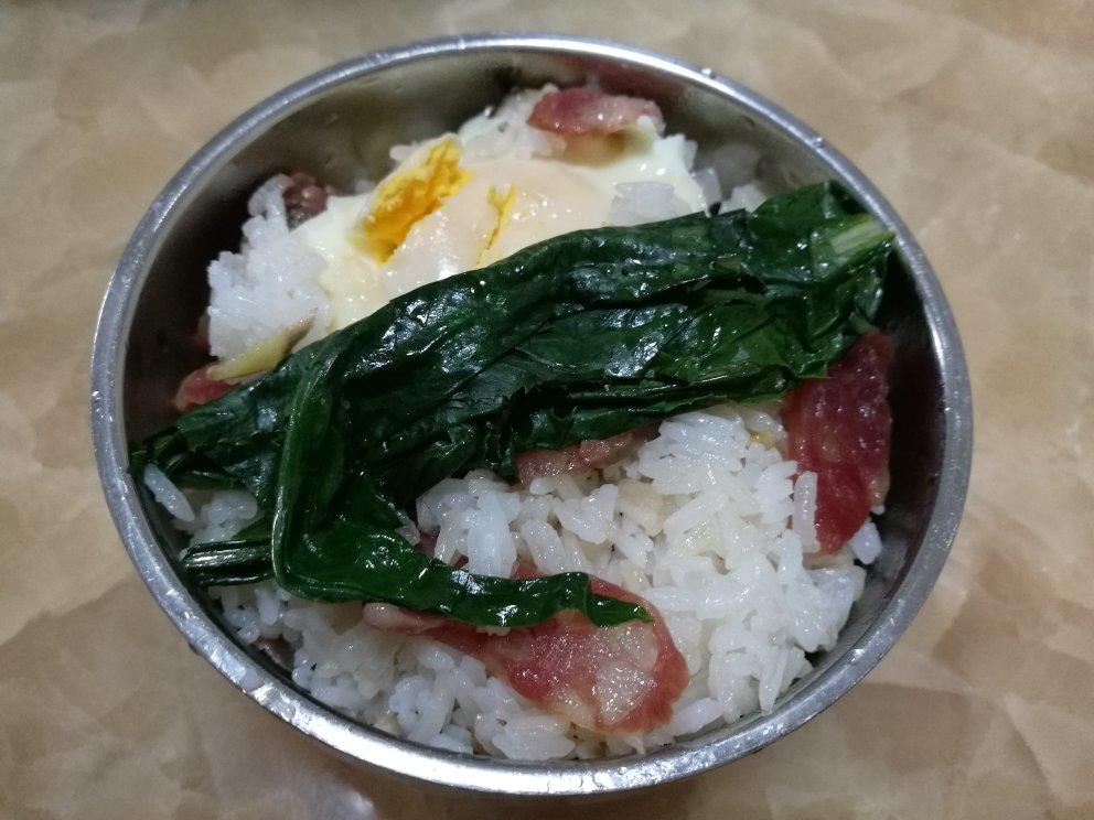 广式腊味煲仔饭