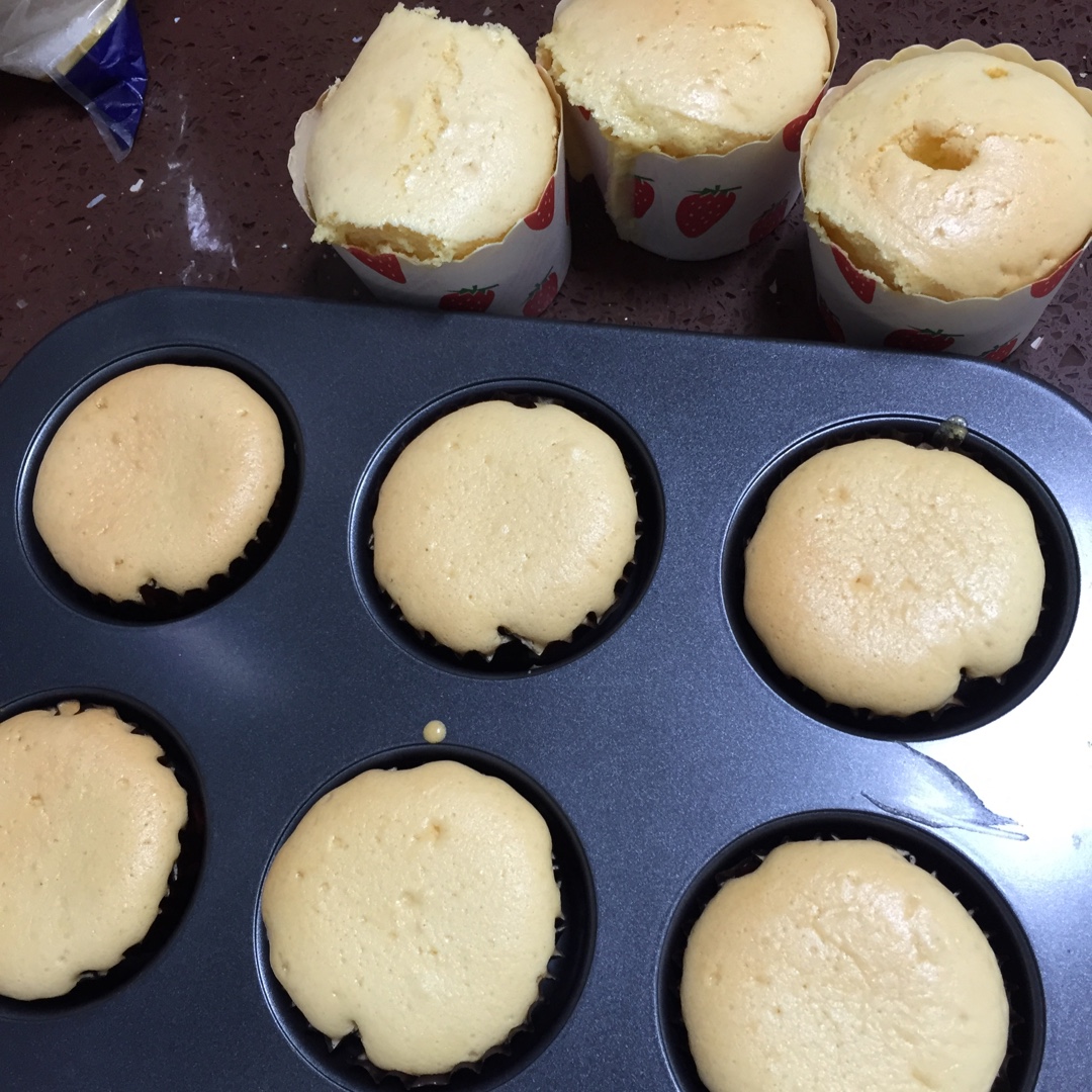 消耗淡奶油之作——淡奶油小蛋糕